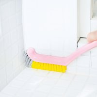 フェリシモ 浴室の隅っこ汚れをズバッと狙う 壁にコンコンあたらない Ｊ形ブラシの会