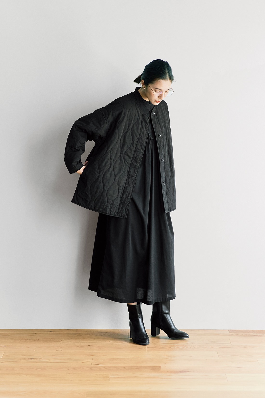 アヴェクモワ ノーカラーキルトジャケット〈黒〉｜ジャケット 