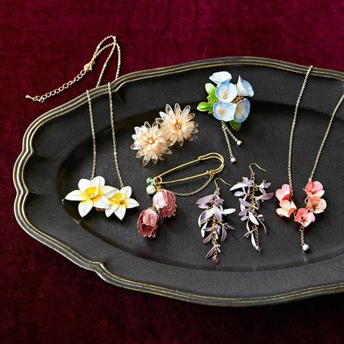 マニキュアで描くグラデーション 繊細な表情にときめく和の花 アクセサリーの会 手芸 手づくりキット 手芸 手づくりキット ハンドメイド雑貨の通販 Couturier クチュリエ