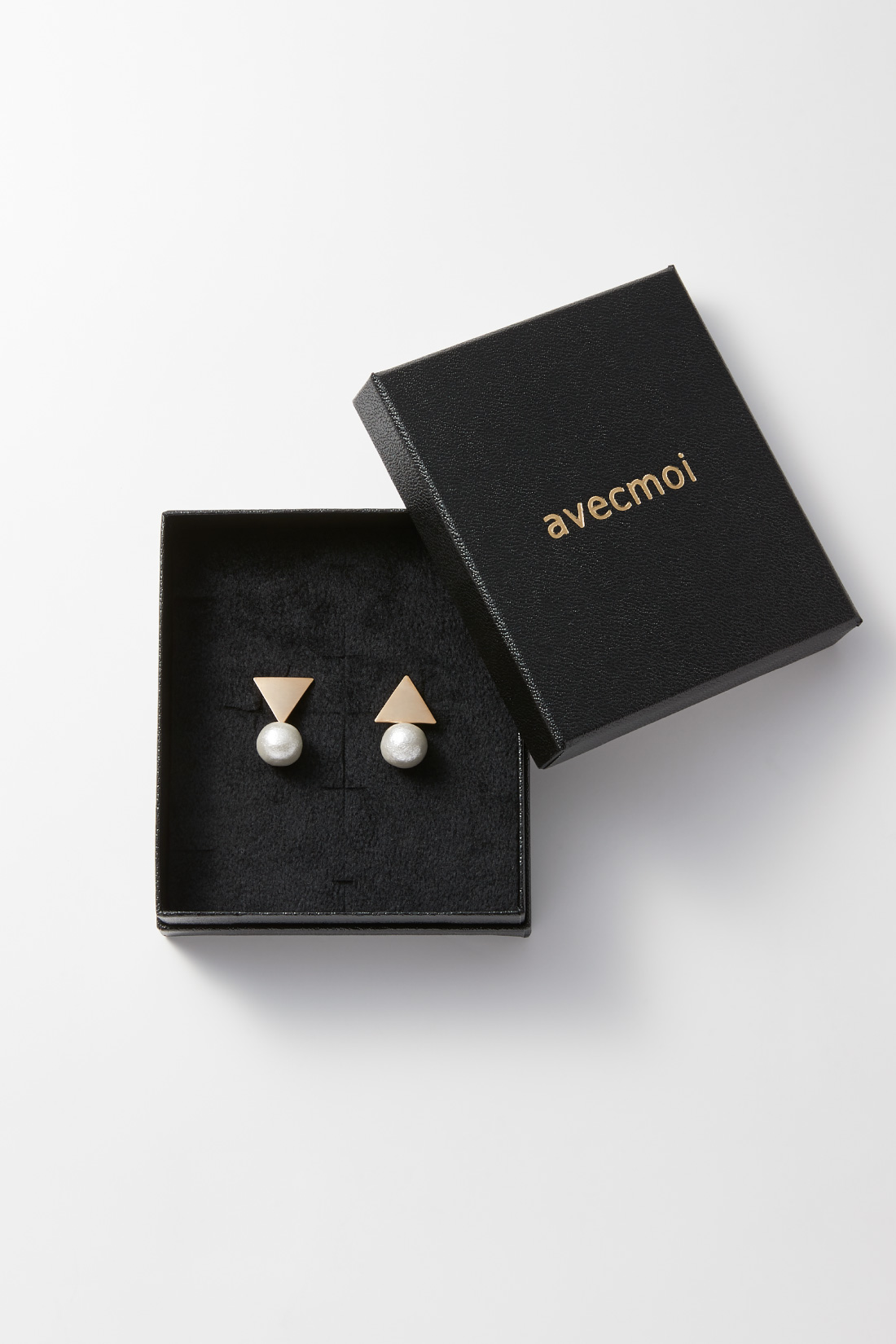 avecmoi［アヴェクモワ］｜アヴェクモワ　雪玉とツリーのピアス＆イヤリング｜オリジナルのボックスに入れてお届けします。