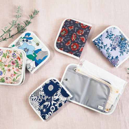 Squee リバティプリント 制菌加工の2部屋マスクポーチの会 ポーチ 財布 ポーチ バッグ 財布 靴 インテリア キッチン収納 生活雑貨の通販 Kraso クラソ
