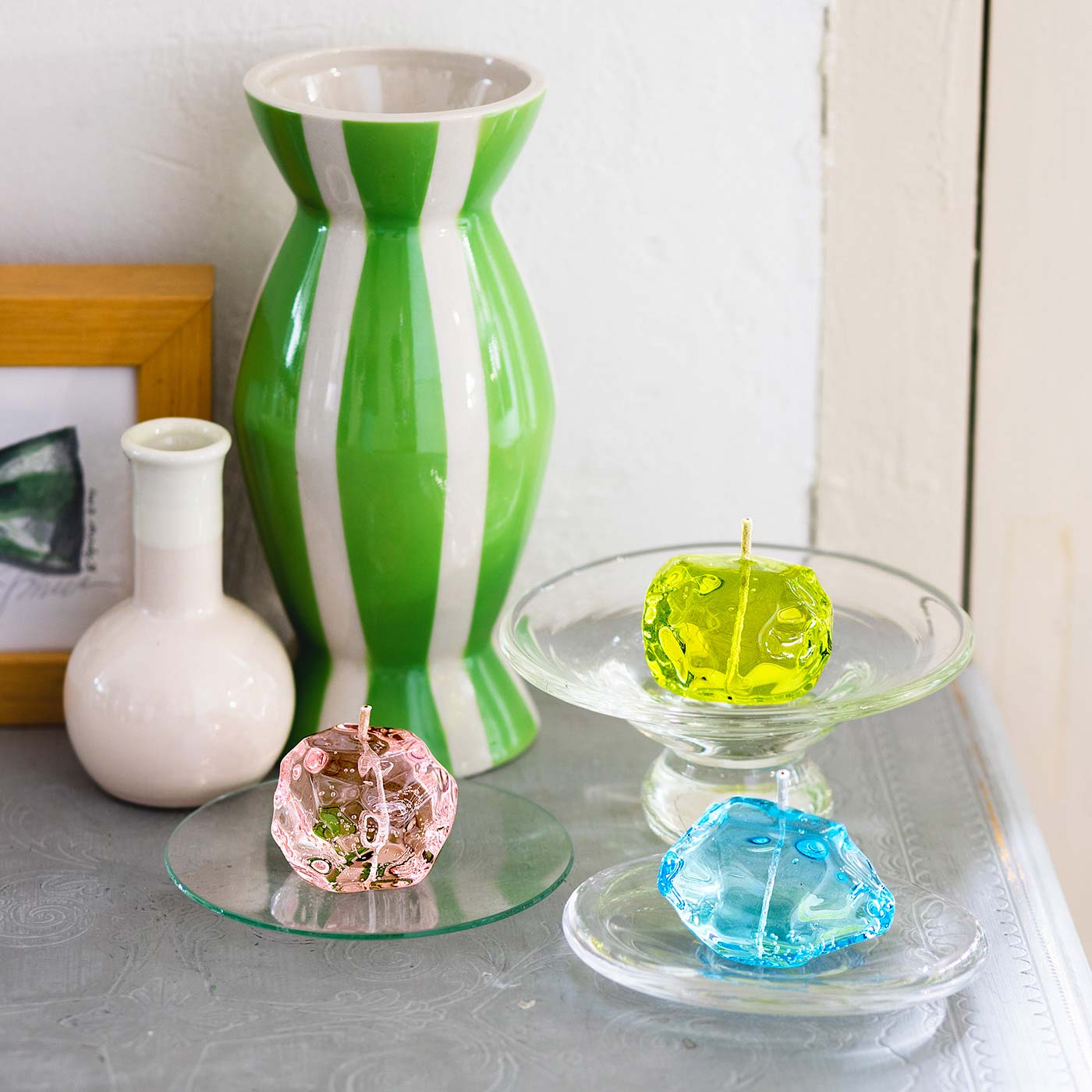 Kraso[クラソ]｜ガラフル　パワーストーンみたいな ぷにょキャンドルの会｜光を受けてキラキラ、あなたのときめきスペースに