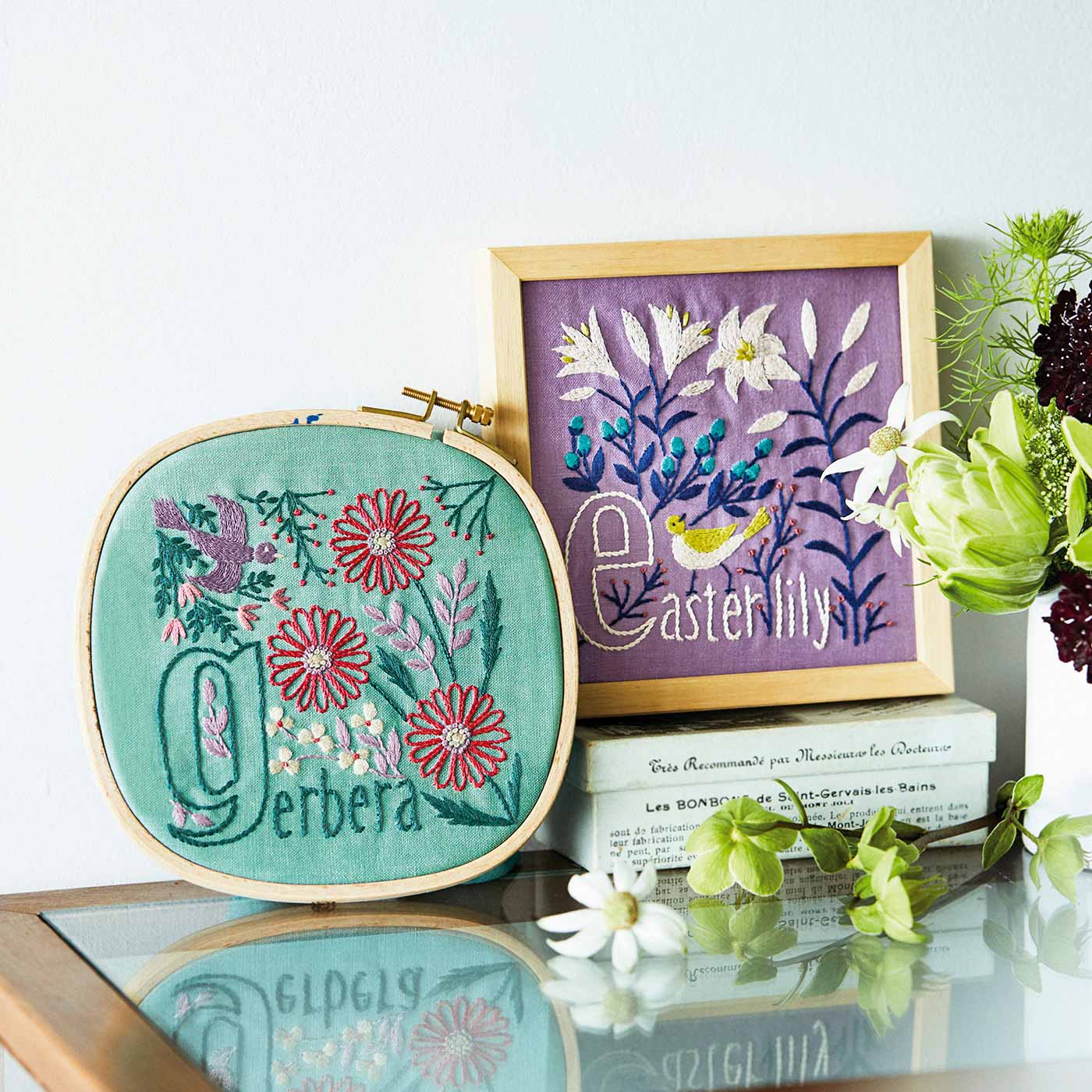 マカベ　アリスさんの季節のうつろいを感じるお花の刺繍ブローチ フェリシモ マカベ アリスさんの季節のうつろいを感じる お花の