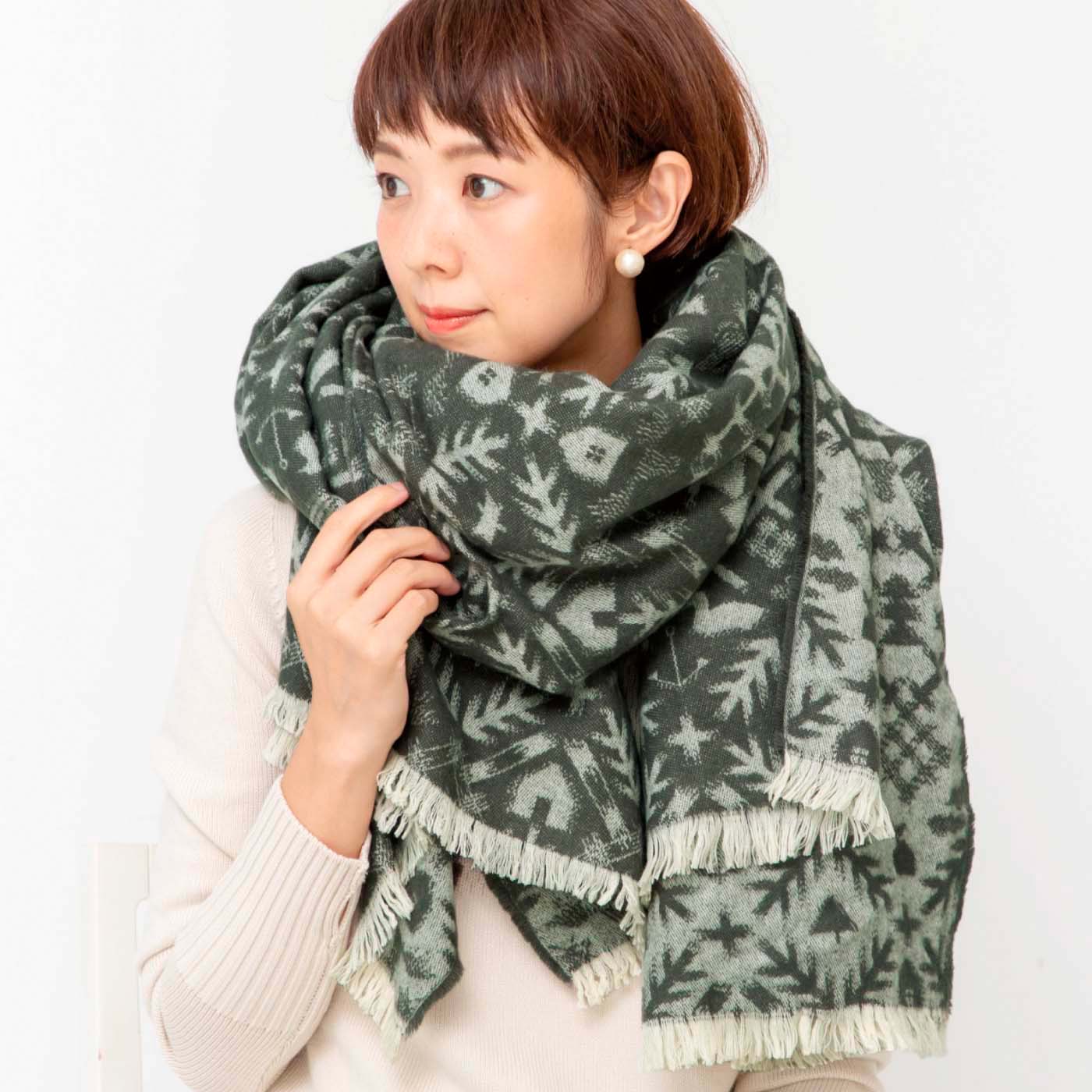 Kraso[クラソ]｜ＳＡＡＮＡ ＪＡ ＯＬＬＩ サーナ ヤ オッリ　3-WAY大判ストールの会｜ボリュームたっぷりの大判ストールとして。