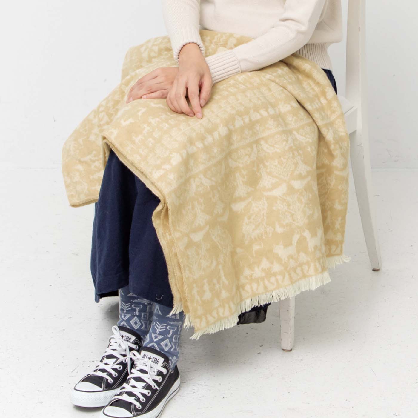 Kraso[クラソ]｜ＳＡＡＮＡ ＪＡ ＯＬＬＩ サーナ ヤ オッリ　3-WAY大判ストールの会｜折りたたんでひざ掛けにも。