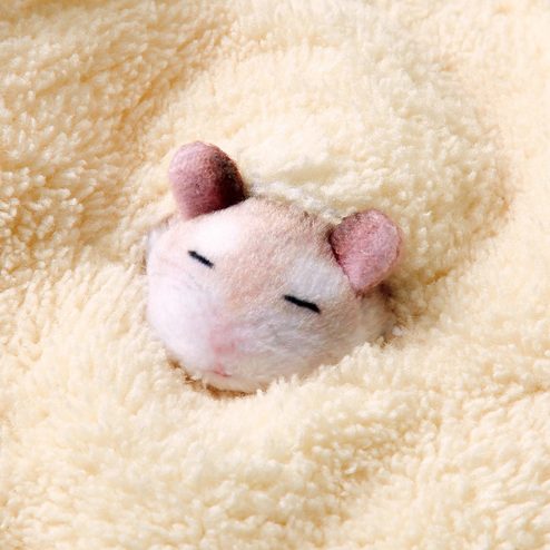 You More おがくずに埋もれて眠るハムスター のハンカチの会 タオル 日用品 インテリア 生活雑貨 おもしろ雑貨 動物雑貨の通販 You More ユーモア