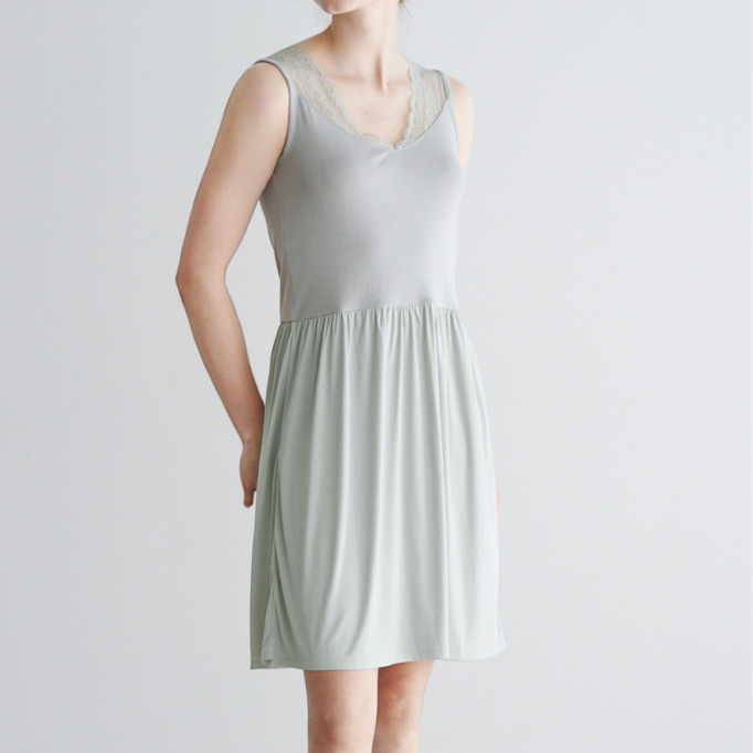 ワンピの下はこれ１枚 下着の透けやちら見えにインナーワンピで透け対策 Kraso クラソ ブログ フェリシモ