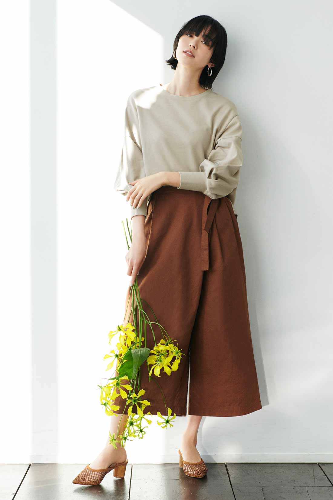 トレンドのベージュ×ブラウンコーデ