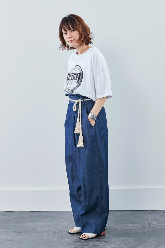 デニムパンツはトップスと足もとで決まる 春夏の大人カジュアルコーデ集 Niau ニアウ デニムパンツはトップスと足もとで決まる 春夏の大人カジュアルコーデ集 Niau ニアウ