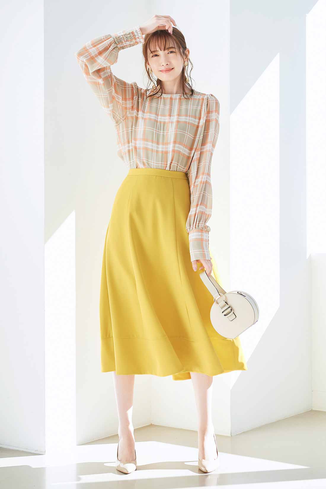 黄色の鮮やかなスカート