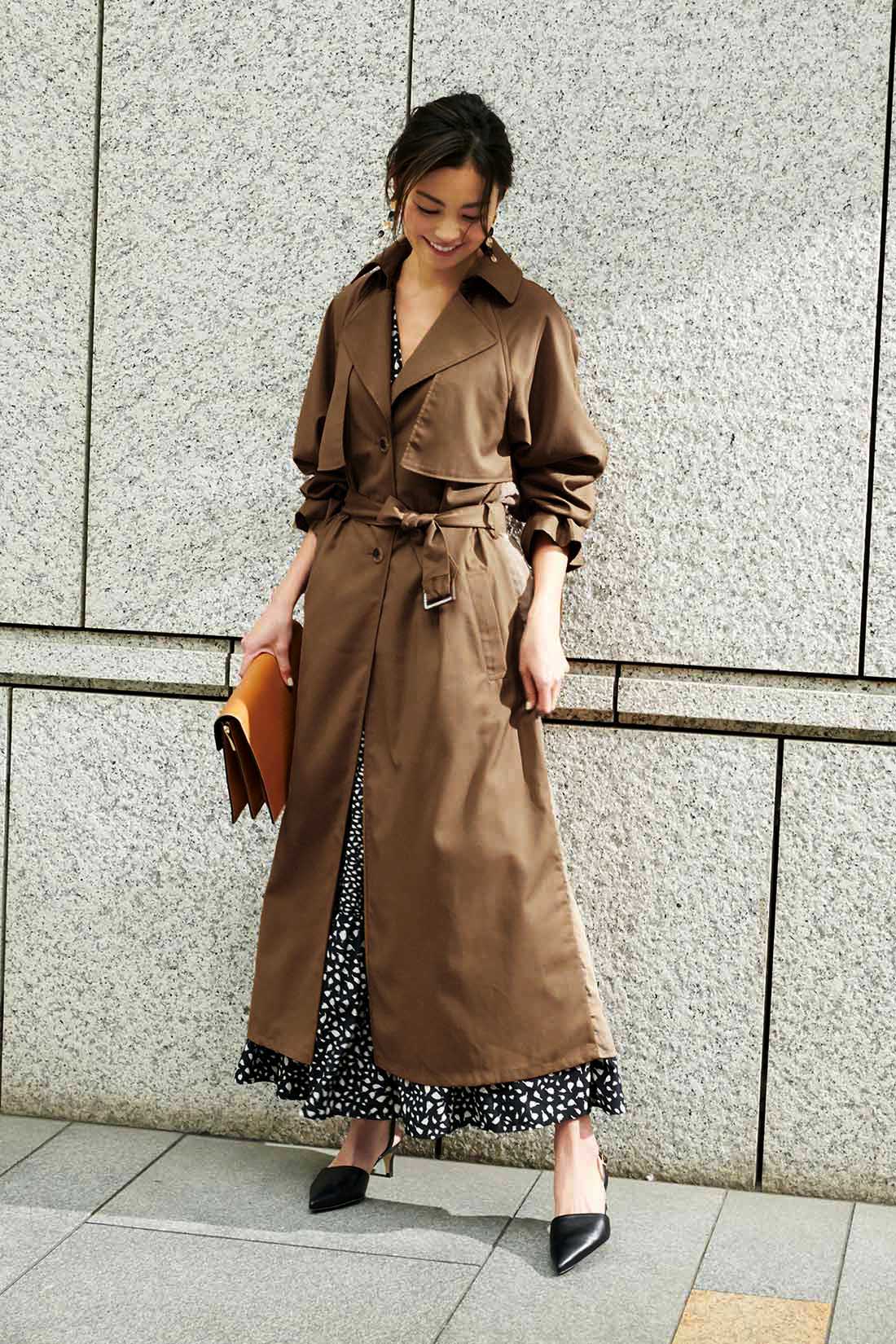 秋 カラー別で押さえる今季っぽいトレンチコートの大人な着こなし方とは Niau ニアウ