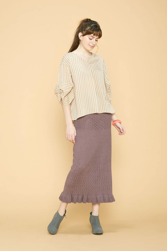 ストライプトップスで爽やかな印象をメイク 色別 大人女子コーデ Niau ニアウ