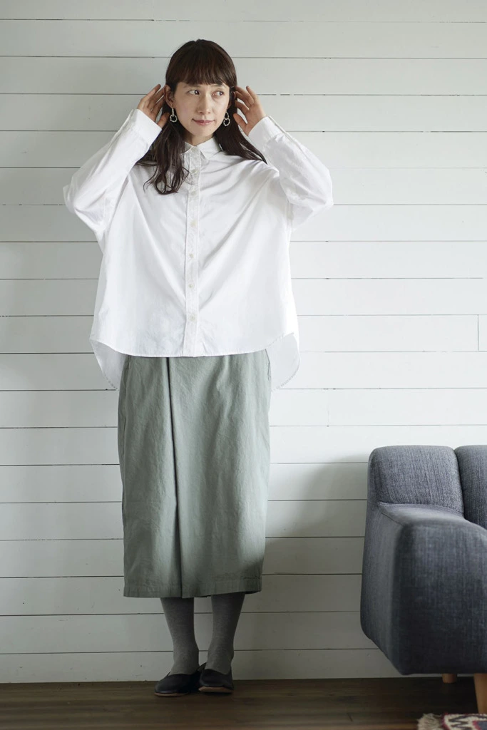 白シャツを大人らしく着こなす ４つのアイテムとコーディネートまとめ Niau ニアウ