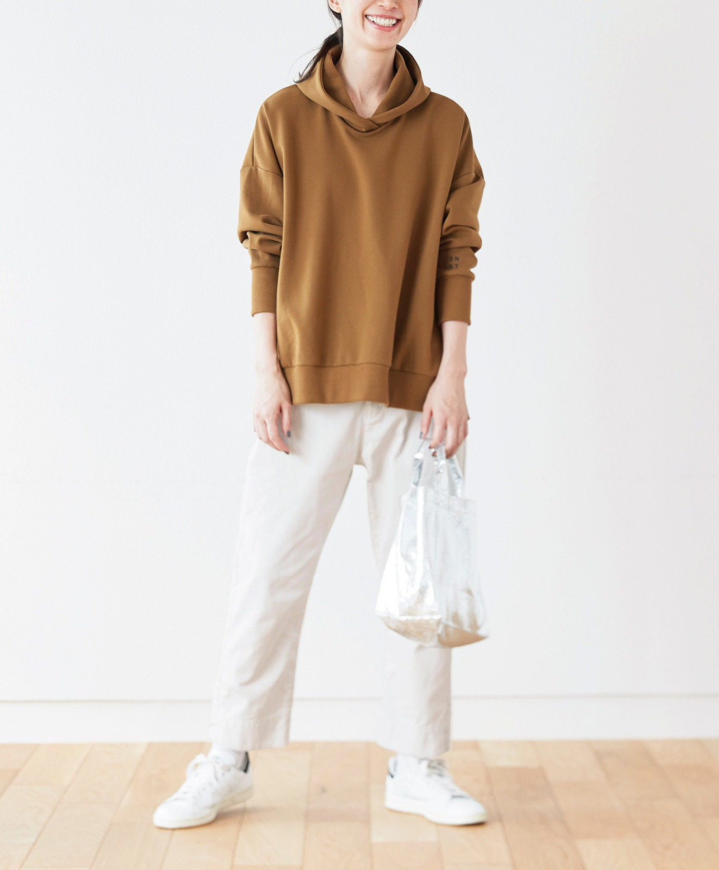 夏は白パンツを着こなそう テイスト別 大人女子コーデ Niau ニアウ