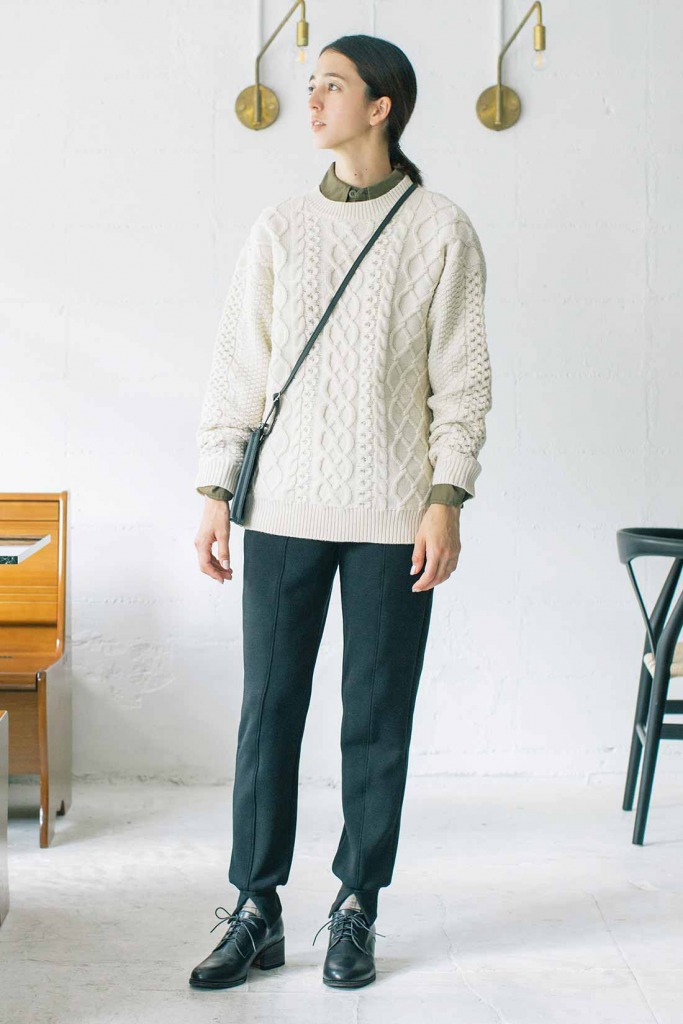 クルーネックセーターの着こなしガイド 印象別にコーデチェック Niau ニアウ