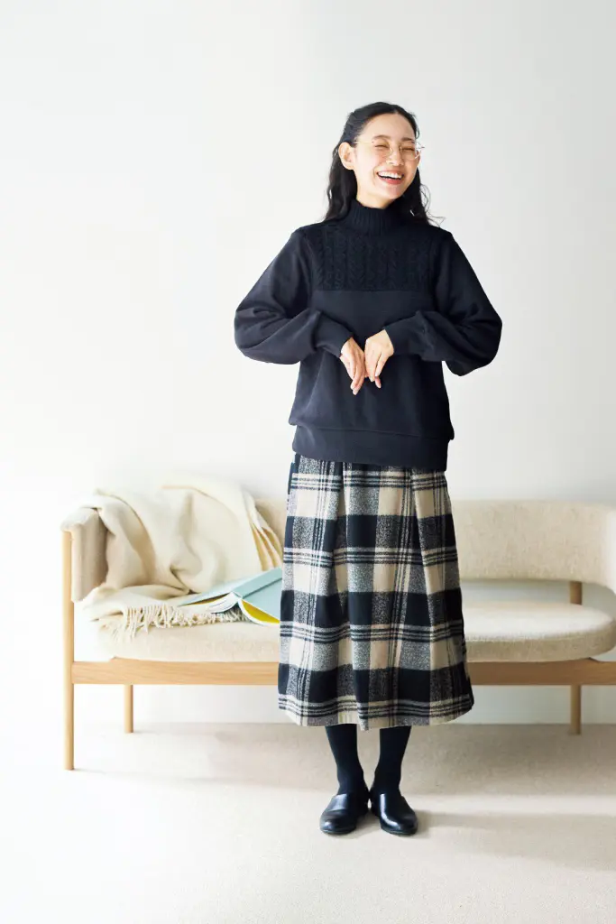 シンプルなロングスカート 年中おすすめ 普段着用 決定版】大人のロングスカートコーデ。一年中飽きずに楽しめる