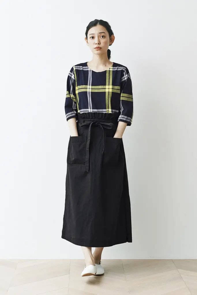 夏にも着たい黒スカートコーデ。大人女子におすすめな着こなしは