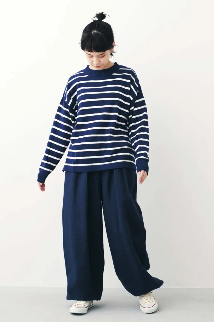 【FAMILIAR】紺色冬のアイテム柄セーター