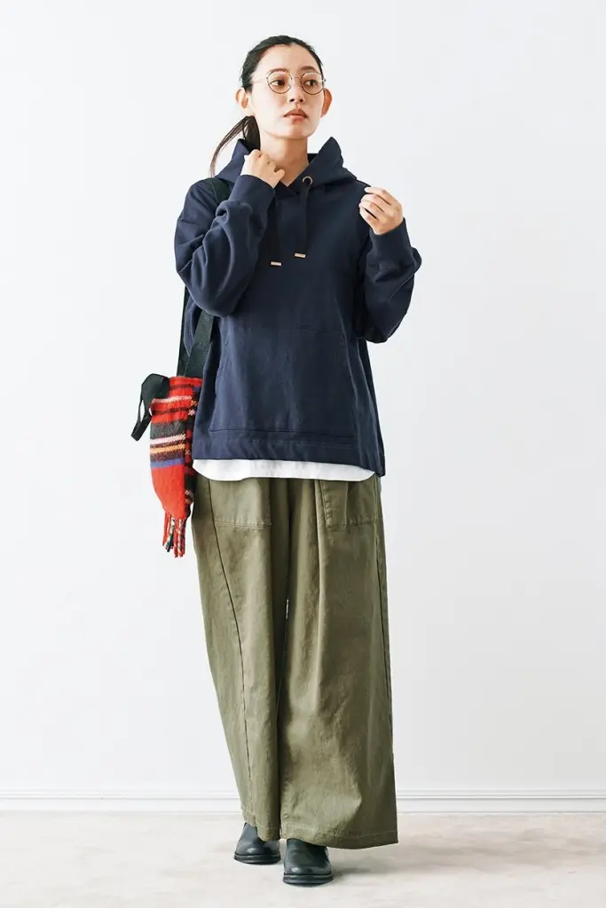motti　C4120 ニュアンス大人ベイカーパンツコーデ ベイカーパンツの大人女子コーデ。カジュアルな着こなしに