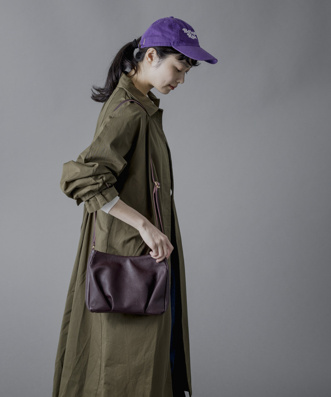 
ワイン色に陶酔する大人鞄。
