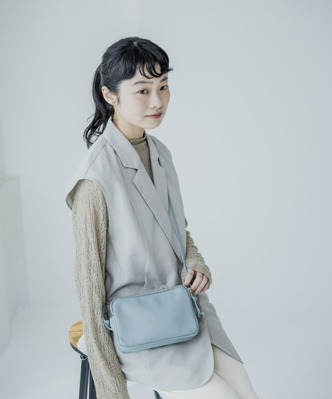 
美しい青貝をイメージしたさわやかなブルー
