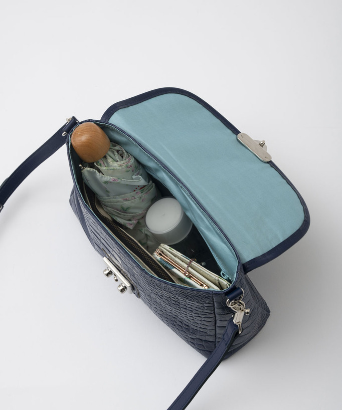 
目を奪われる　魅惑のクロコダイル。
