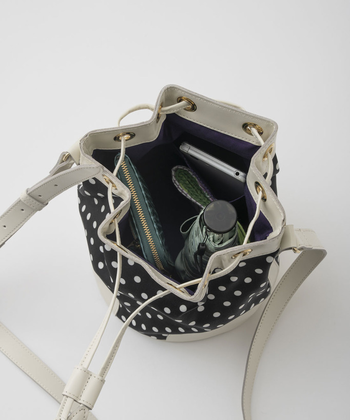 
アトリエから生まれた、美学の鞄。
