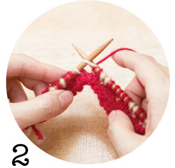 2 2色めの毛糸で編んでいきます。