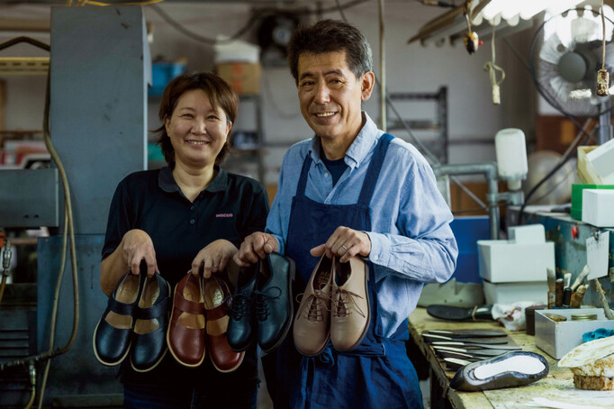 
靴作り30年、二人三脚で作り続けた場所。
