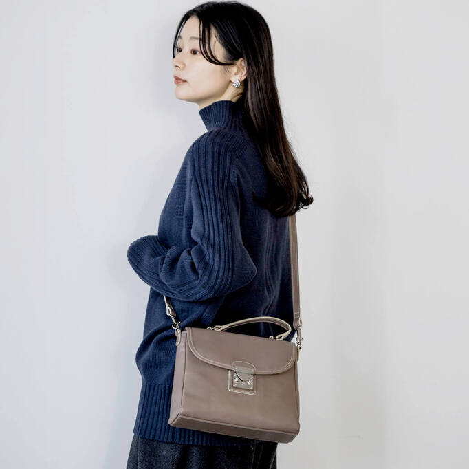 
職人本革のエターナルバッグ〈グレージュ〉
