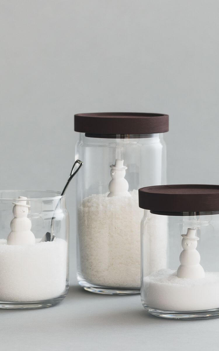 ミニチュアライフの田中さんと作った調味料を雪景色に見立てる調湿剤