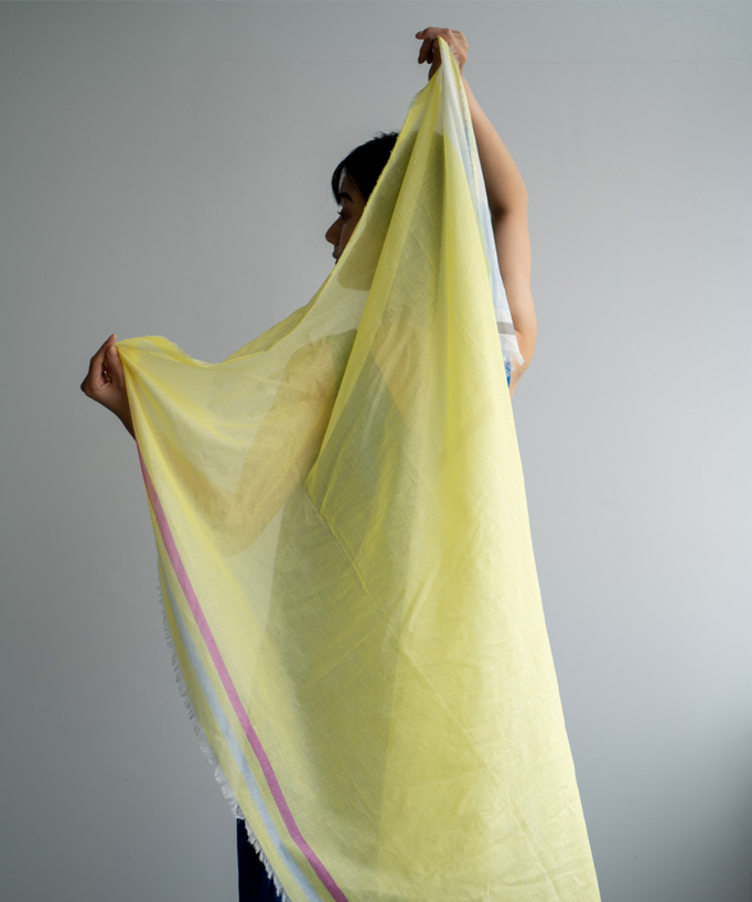 
レモンイエローのストール
