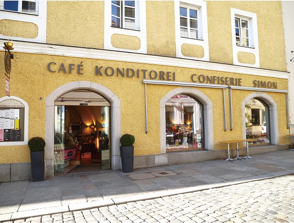 サイモン コンフィズリー レヴァークーゼン