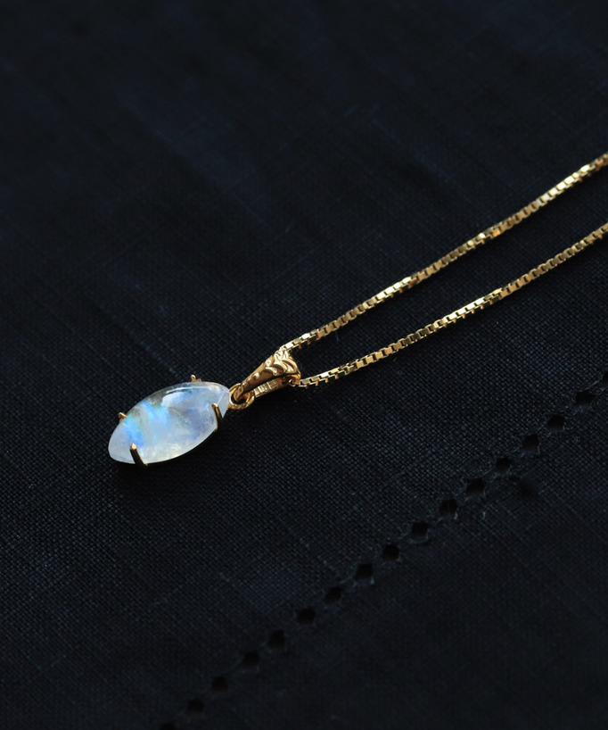 
滋賀のアクセサリー職人が手掛けた 天然石のネックレス
