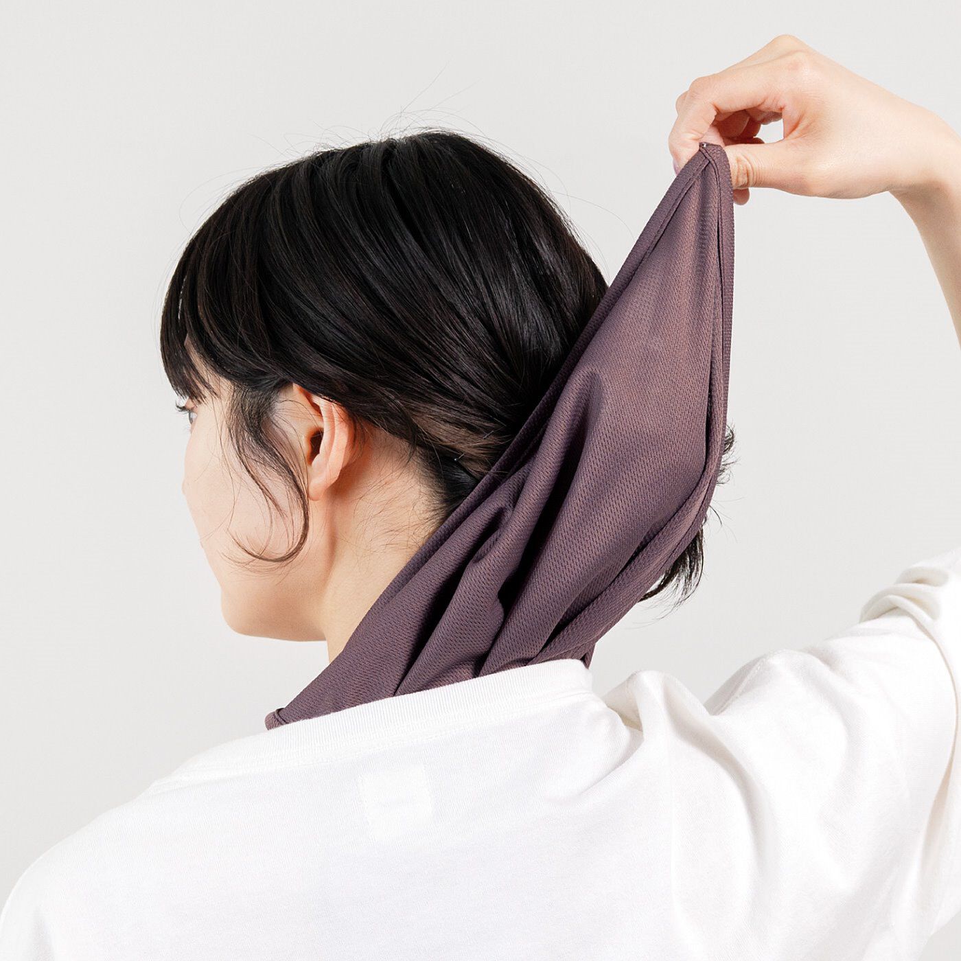 汗をかいたら、前ボタンをはずして、背中からシュルッと抜き取る！