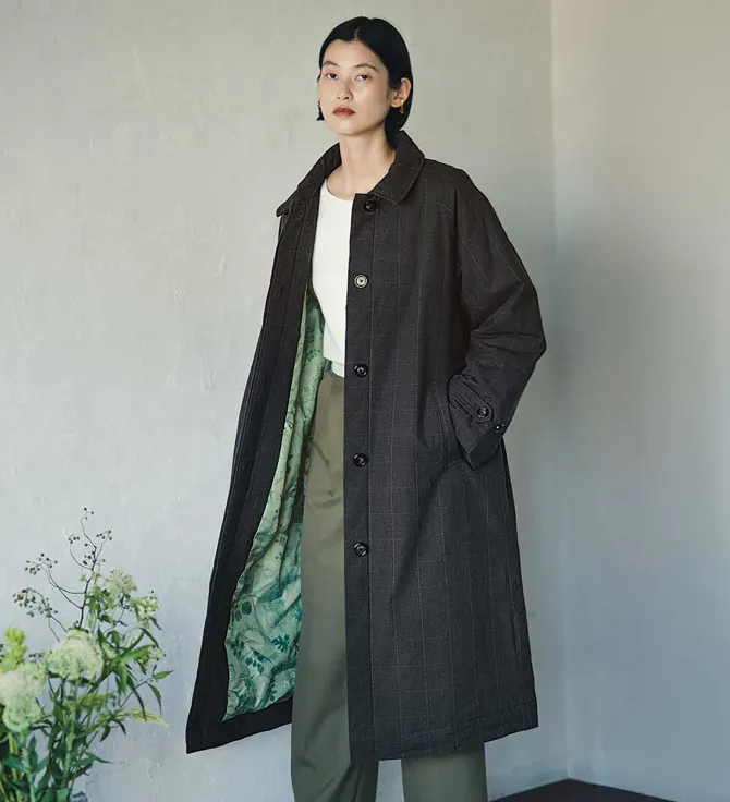 el:ment×山本祐布子 内側ひらりハーブ揺らめく 中わた入りスタンドカラーコート