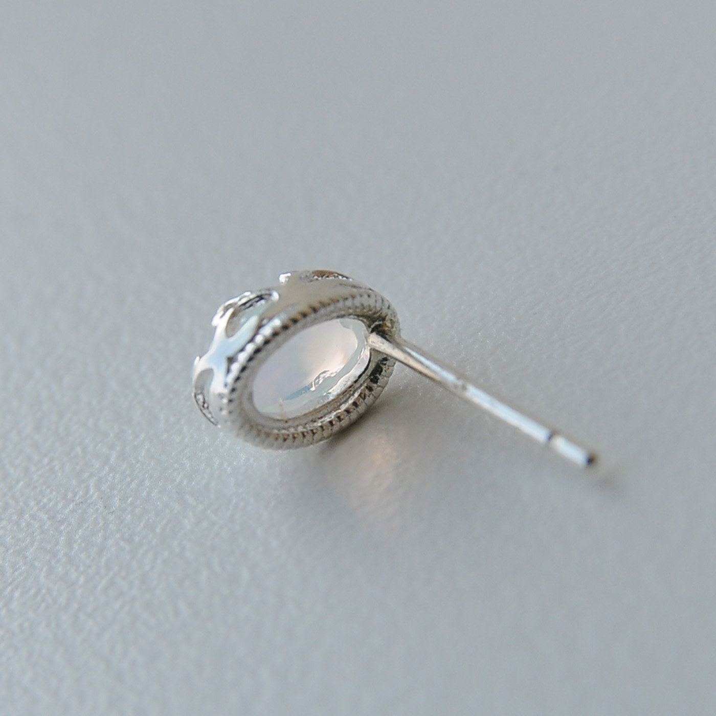 
オパールの王冠ピアス
