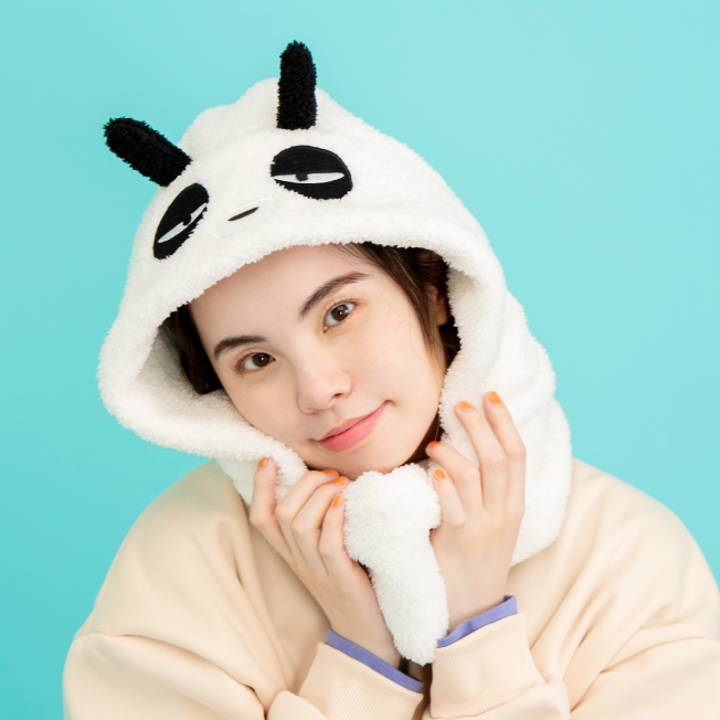 玄馬になりきれる！もふもふフード付きスヌード - 画像1枚目