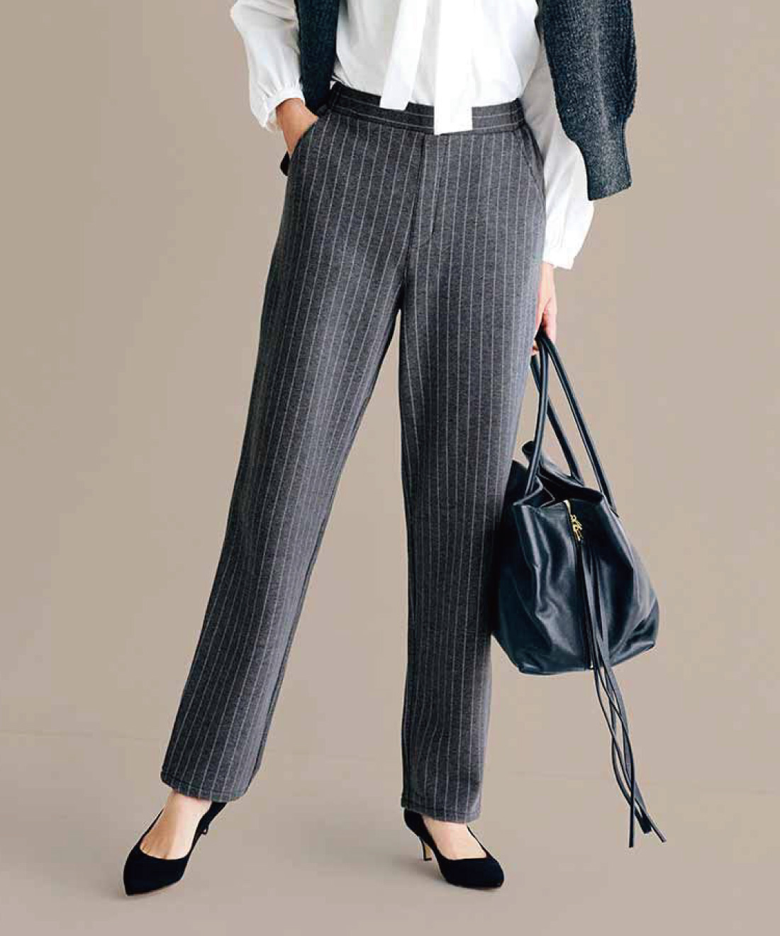 光吸収発熱テーパードパンツ