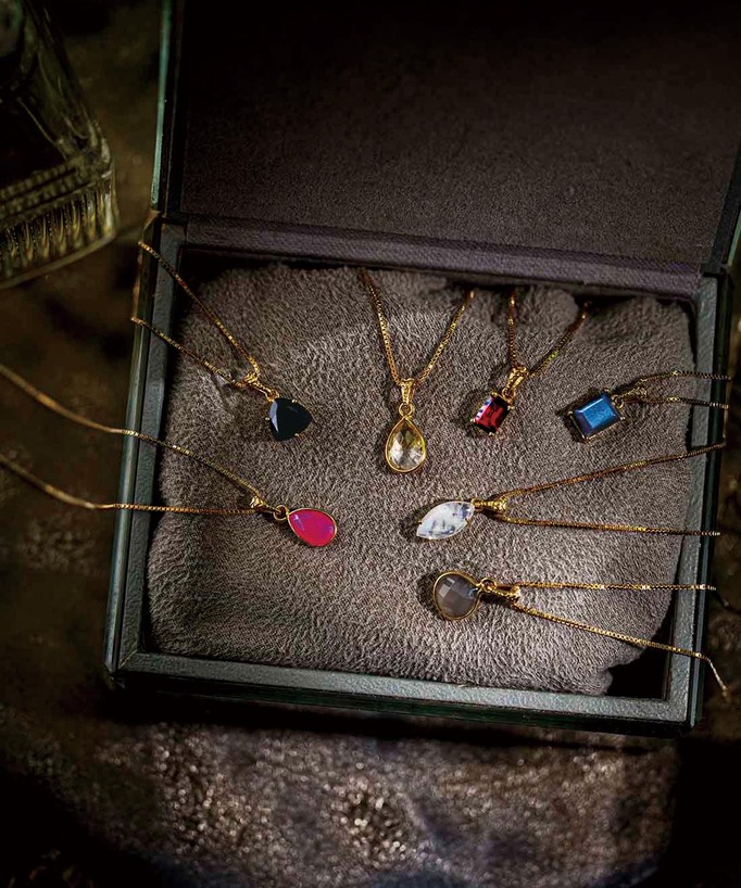 
世界から集めた7つの天然石。
