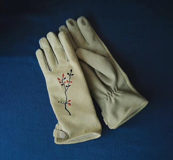 el:ment×山本祐布子バラの実刺しゅうが華やぐやわらかスエードで手になじむ洗える本革遣い手袋