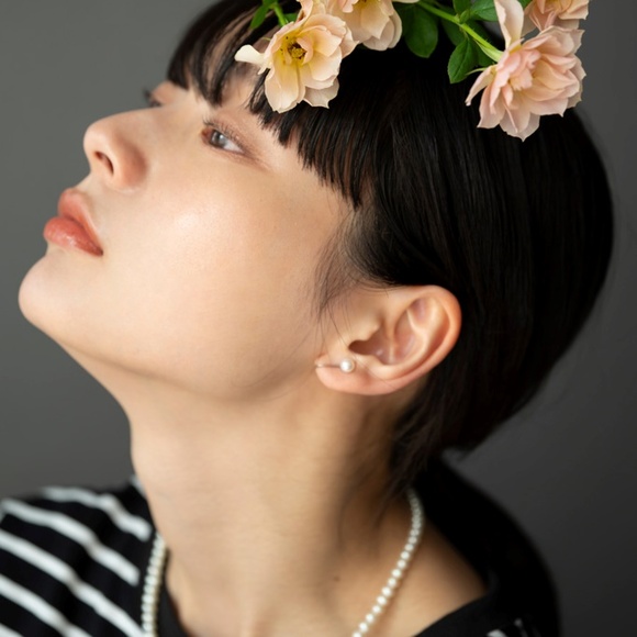 
神戸の老舗真珠メーカーが手掛けた　淡水パールの耳飾り　（サイズ1：ピアス　サイズ2：イヤリング）
