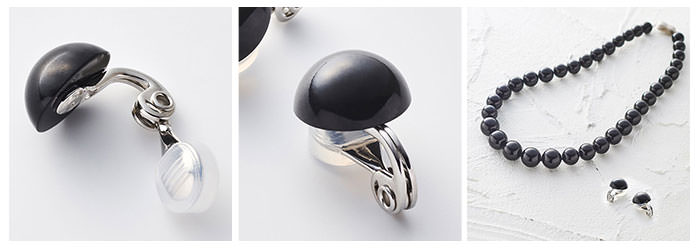 耳に沿う半球デザインが、さりげなく耳元を引き立てます