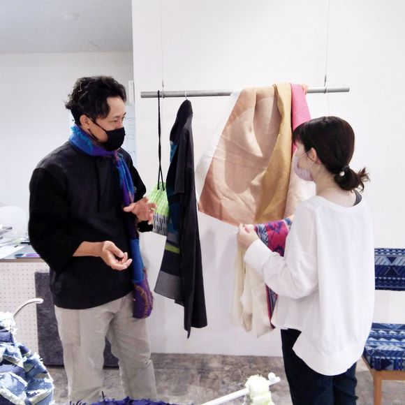 
テキスタイルデザイナーと作った 播州ジャカード織のブークレストール〈景色・カームトーン〉
