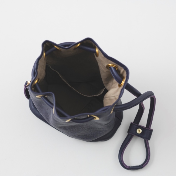 
福岡の鞄作家が作った　職人本革の巾着バッグ〈葡萄色〉
