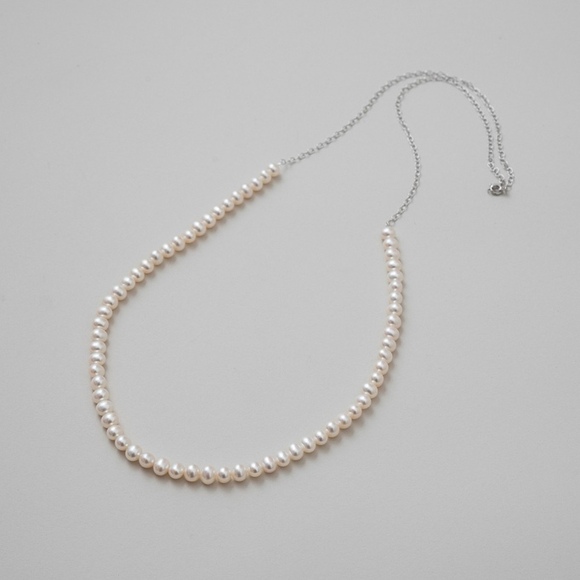 
神戸の老舗真珠メーカーが手掛けた　淡水パールのチェーンネックレス〈シルバー925〉
