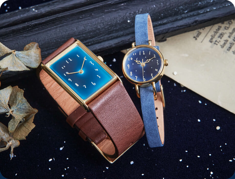 北欧の夜の湖に見惚れる腕時計〈ブラウン〉 月と星々に見惚れる腕時計〈オールドブルー〉