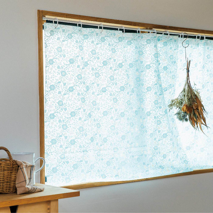 アンティークフラワー　光を取り込み冷気をさえぎる　小鳥が舞うあったかキープカーテン　2枚入り〈腰高窓用〉の会