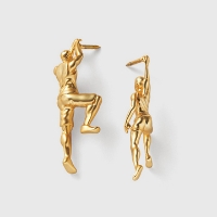 ミニチュアライフの田中さんと作ったボルダリングをしているピンバッジ