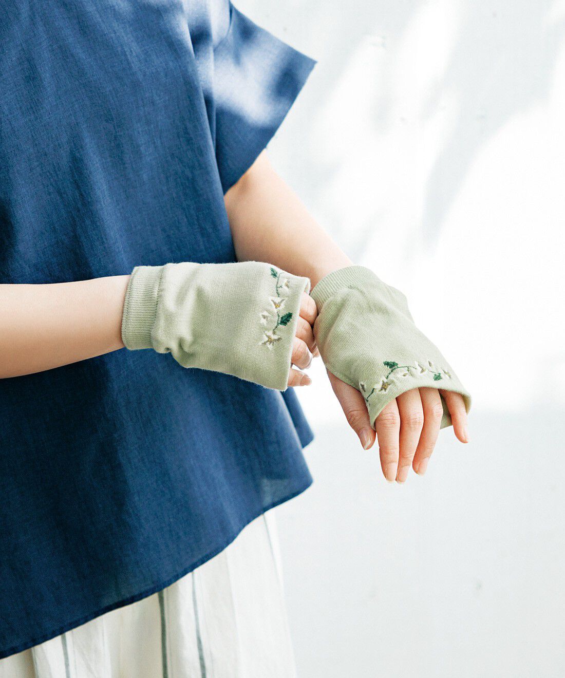 手のひらを冷やして賢く暑さ対策！保冷剤付きの綿混ハンドカバーセット